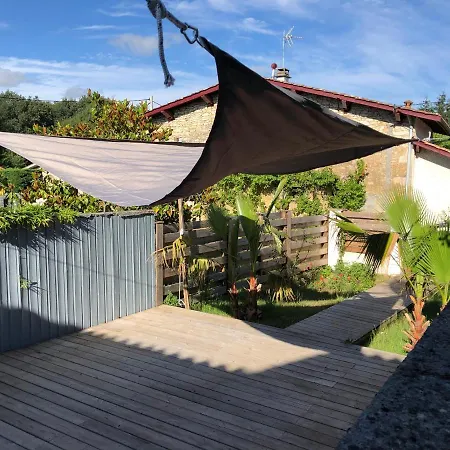 Cilaos - Maisonnette Medocaine Avec Terrasse Attenante Face Au