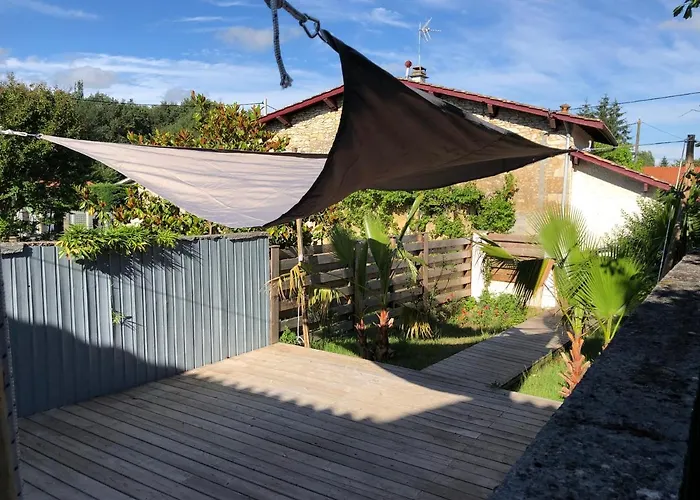 Cilaos - Maisonnette Medocaine Avec Terrasse Attenante Face Au